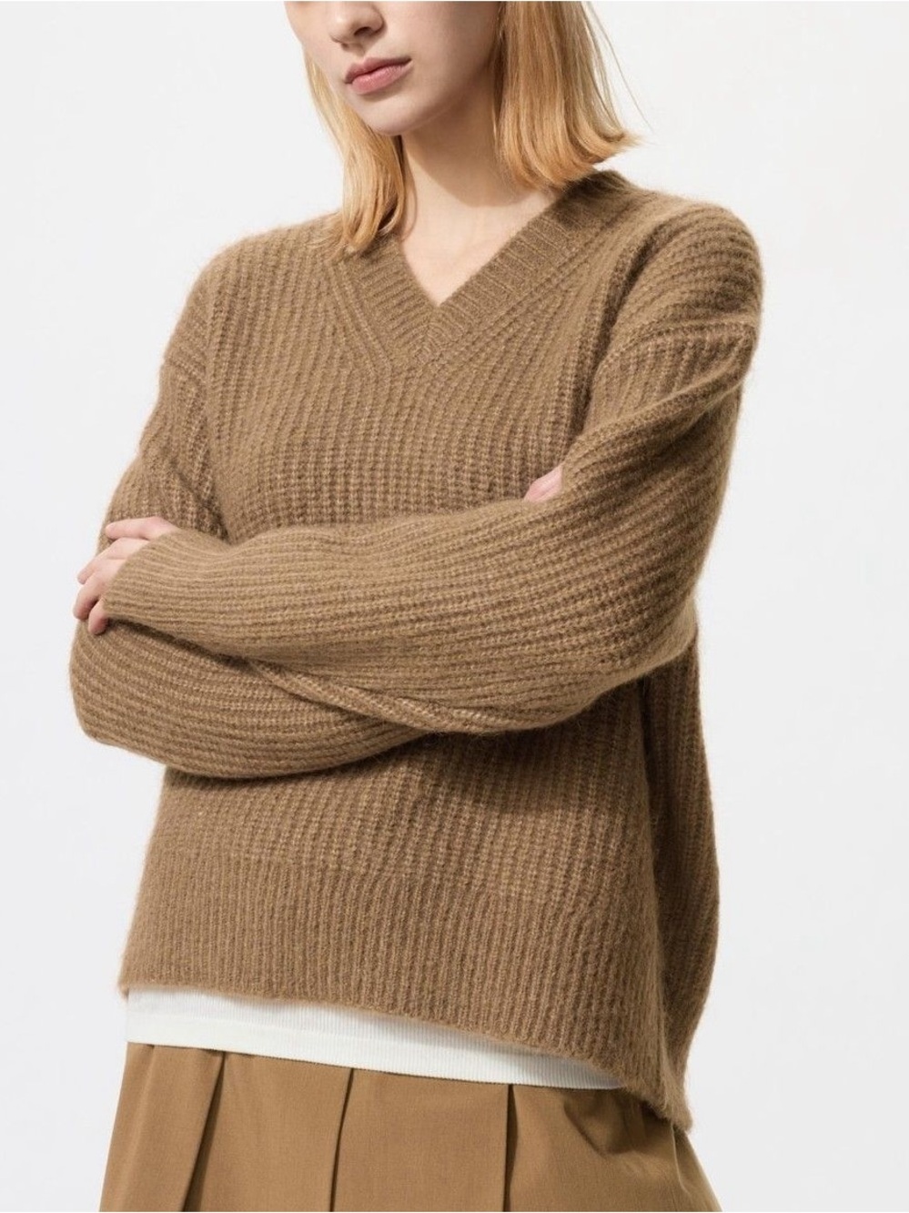 Uniqlo Women's Fluffy Caramel V-Neck Ribbed Sweater Size XS-S